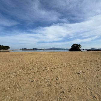 海岸まで下りてきました。
左 地島、中央 宗像四塚、右 夢の小夜島。
