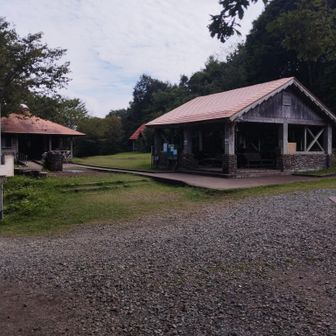 長い長ーい下りを降りてきて、おつかれ山でした