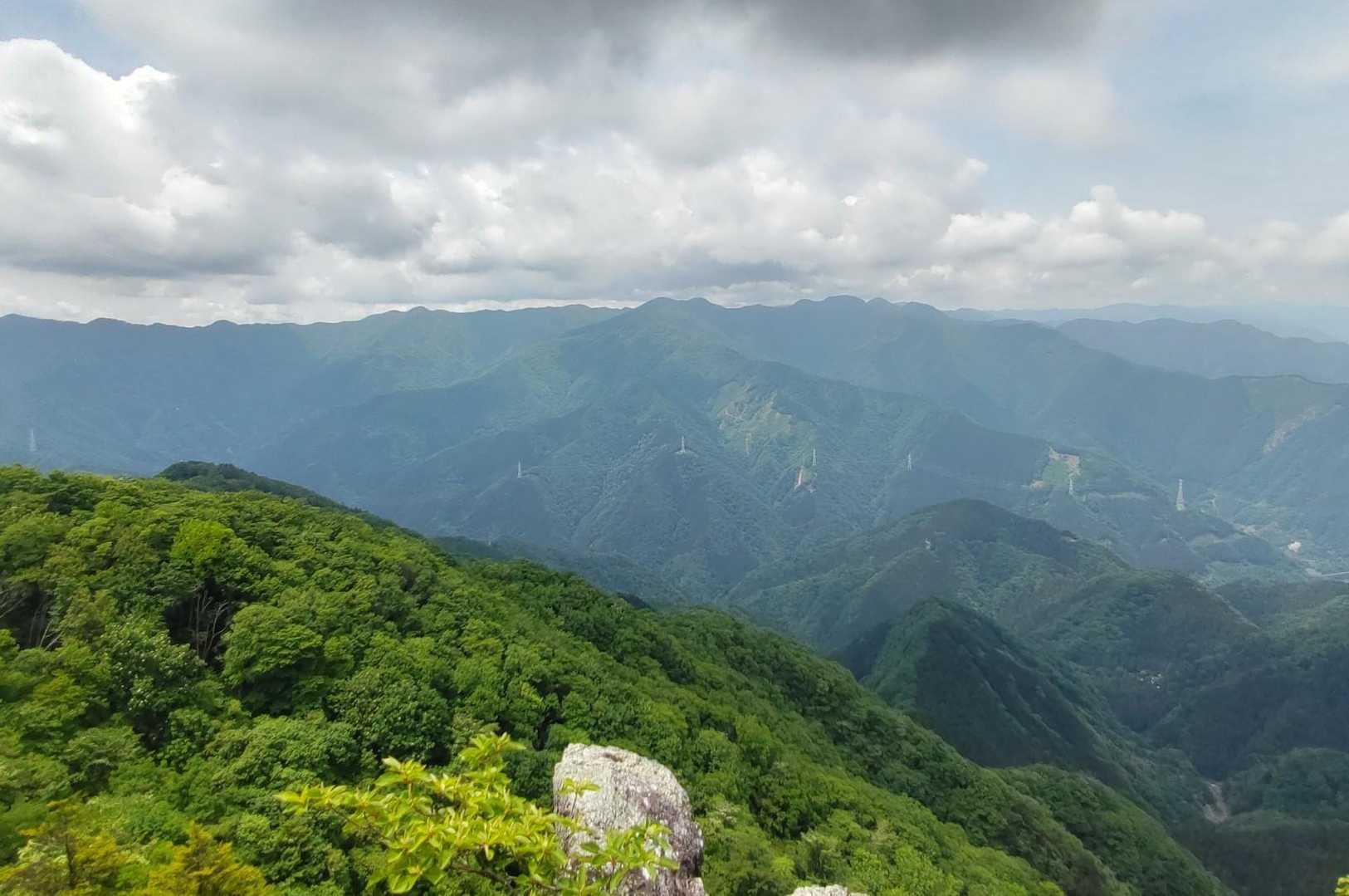雨乞岩から都県境尾根✨