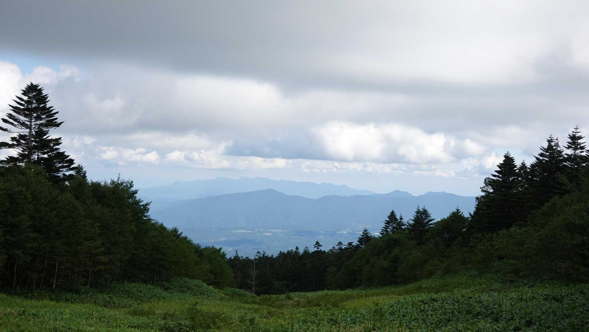 一番奥の山、榛名山。