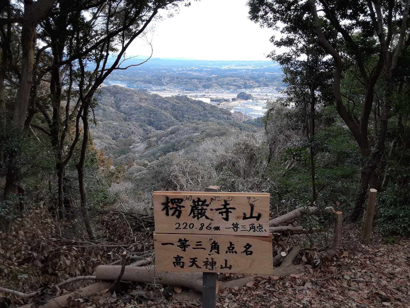 此方にも、山頂表示❗️
その先に富士山🗻が見えました😄