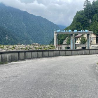 約10ｋｍ弱無で横歩き
アルプス第一交通ジャンボタクシーで七倉山荘まで4,000円ナイス！
居合わせた5名で割り勘✌

