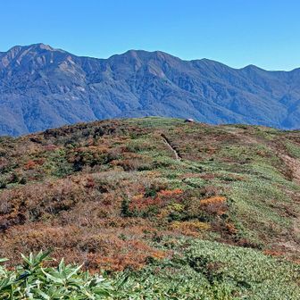 左から御舎利山、別山、三ノ峰、二ノ峰、一ノ峰、銚子ヶ峰