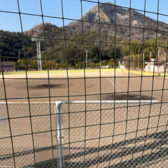 野球場と鷲ノ山