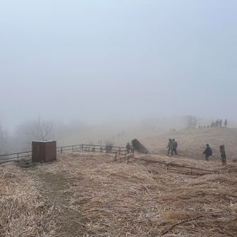 日の出の時間になりましたがガスガス真っ白