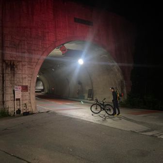 朝は寒いから、いつも🚲でヒルクライムするのが億劫です。何度でもこの描写を取ると飽きてくるが、ルーティンなので、、