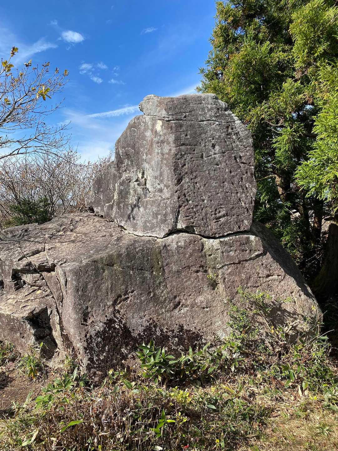 出雲烏帽子岩！写真ではわかりにくいですが烏帽子の形してます