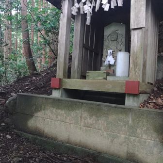 こんなお社やら神様が多数ある。
御嶽なんだな。