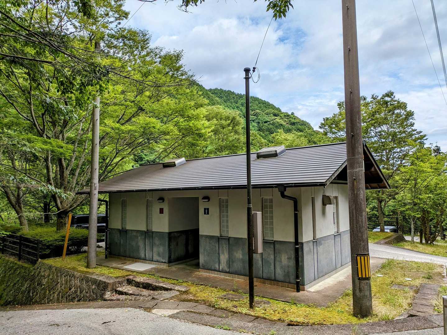 🅿️到着。綺麗なトイレがあります🏡