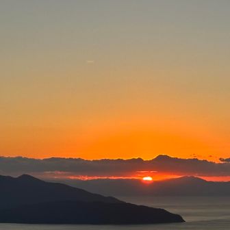 展望台に着いたらすでに日がひょっこり💦
ちょっぴり遅刻しました💧