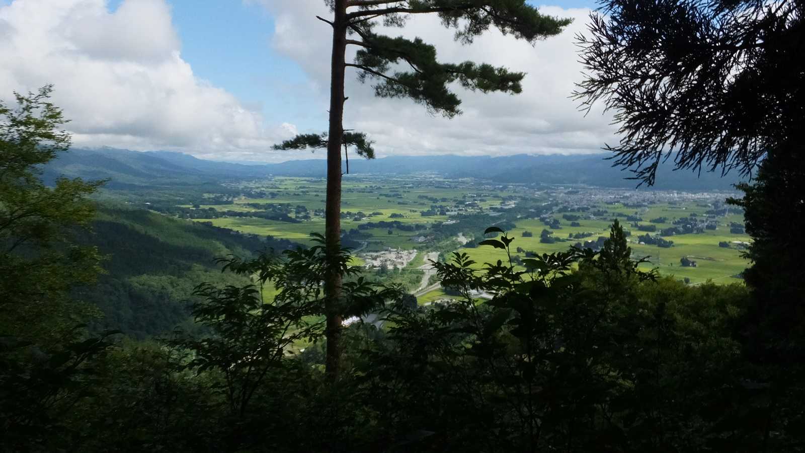 長井・白鷹
森と平地が融合した独特な風景