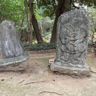 風神山山頂です　右側が風神像です
