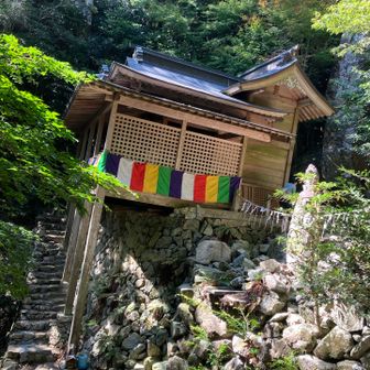 奥の院です🙏沢山人がいましたー👥