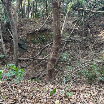 頂上付近の爆弾💣投下跡？
