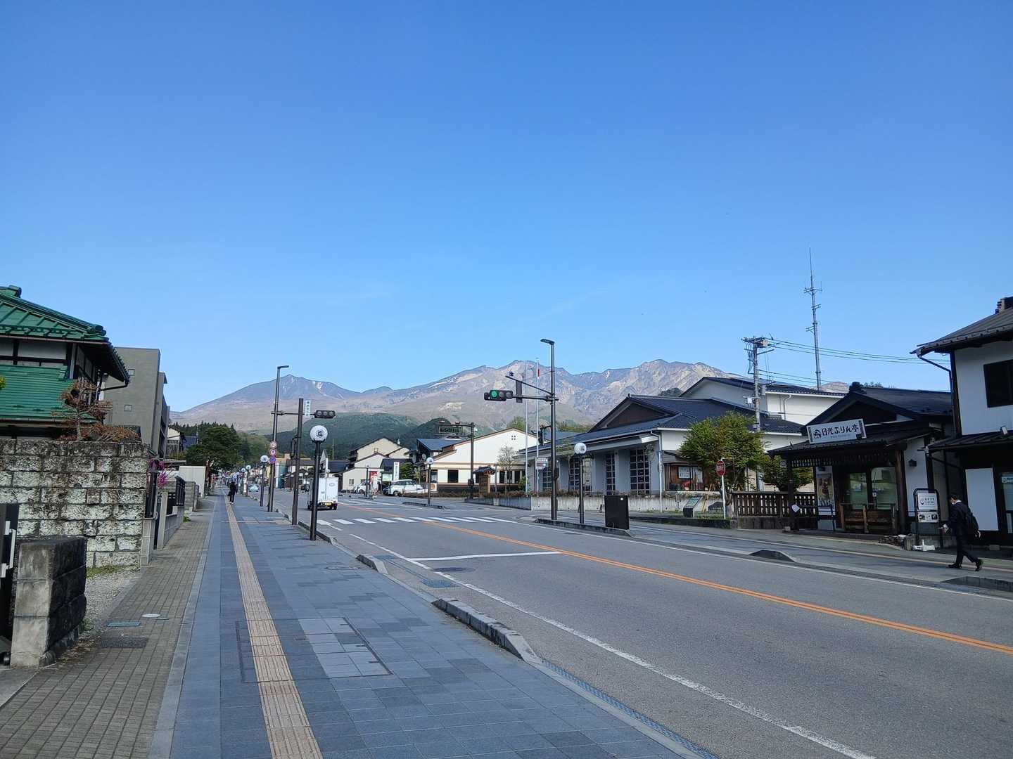 🍁秋に比べてこの時期はインバウンドもまばらで歩きやすい街中です😊