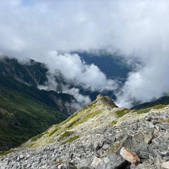 奥穂は雲で隠れてる
