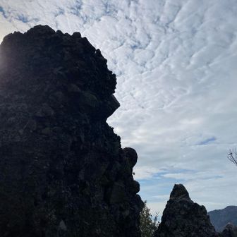 ようやく、玉筍峯(ぎょくじゅんぽう)が見えました[右側]