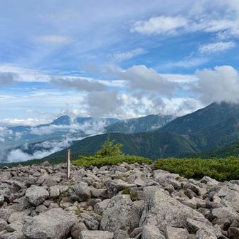 山頂からの眺望
蓼科山まで見えた