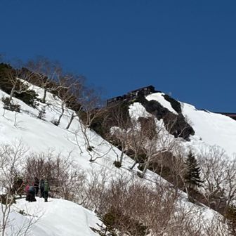 燕山荘が見えました！