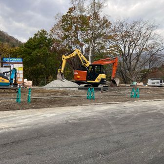 さて工事中の駐車場を左に見ながらロード歩き