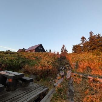 絵になる駒の小屋