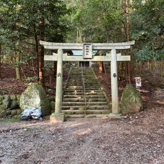 神武神社に登山の無事を祈願