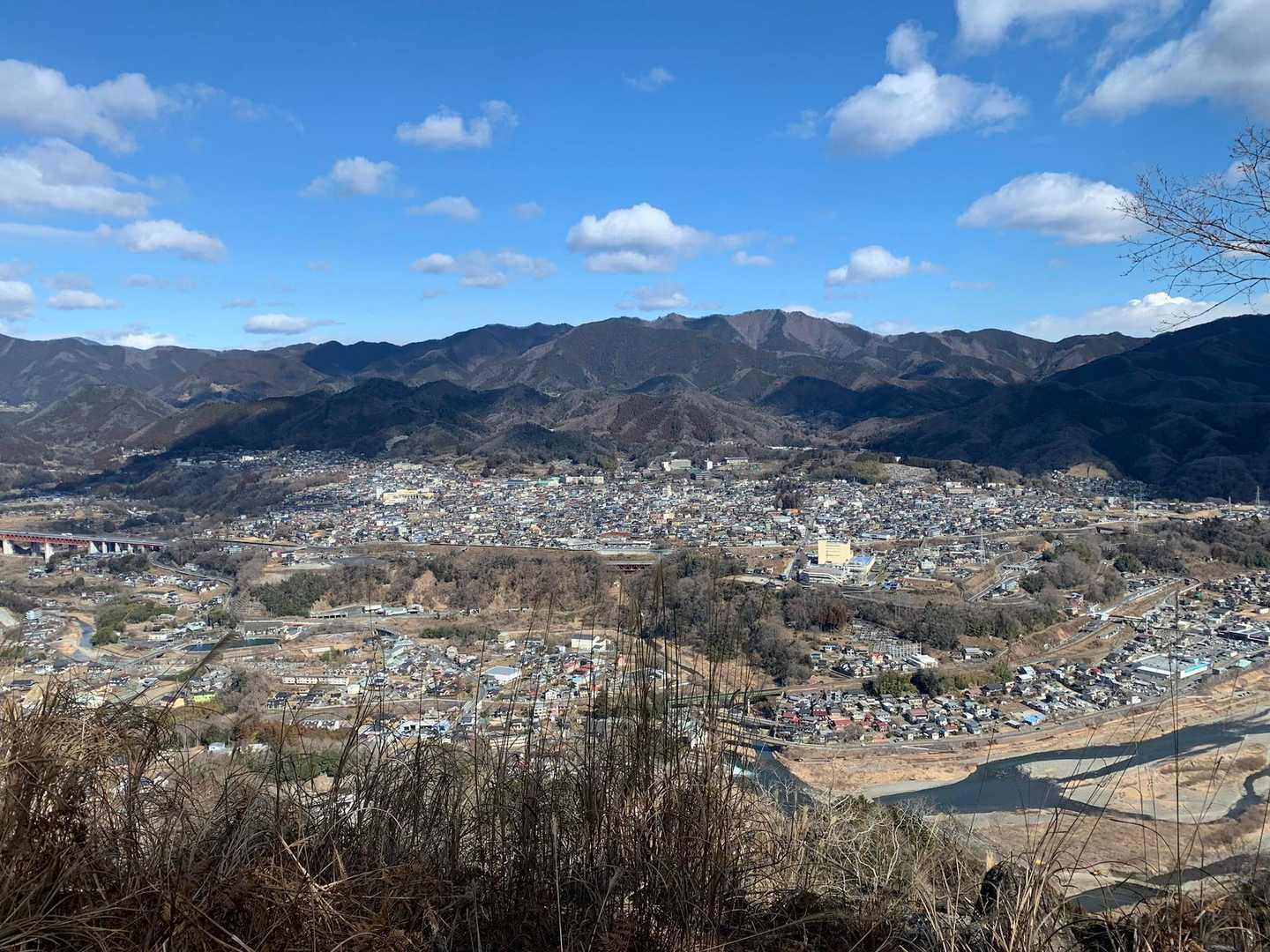 鶴島御前山山頂から上野原の街並み