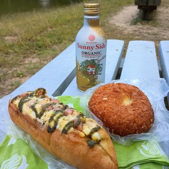 元町で買ってきたイスズB。
バジたまベーコンフランス、元町ビーフカレー
そしてよく冷えた泡でサイコー。