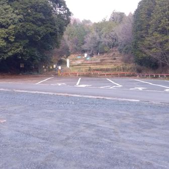 駐車場の奥にある防獣柵を開けてスタートです