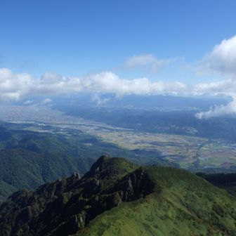 富良野岳方面。
頂上付近へは雲がかかってしまった。