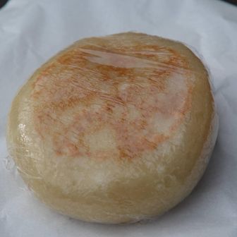 小谷野豚のおやき。お腹空いているのもあって、激ウマでした。