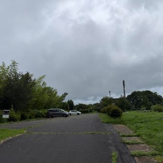駐車場は自分とあと１台だけ。