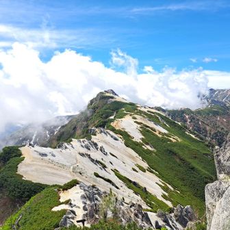 燕山荘へ戻ります