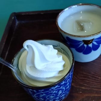 下山のお楽しみ
佛生池小屋にて
ソフトクリームと甘酒