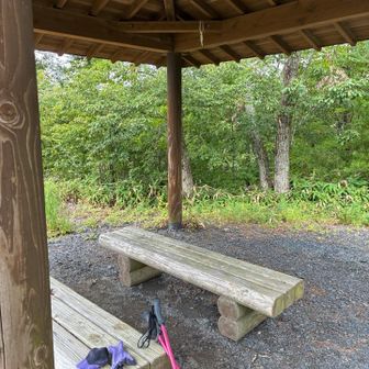 きれいな東家を貸切で､しばしくつろがせてもらった。