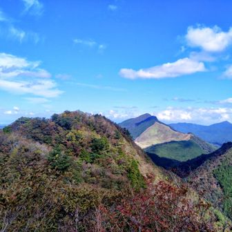 古後山と倶留尊山も見えます