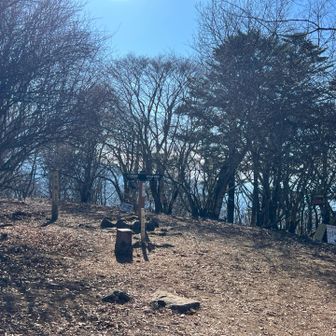 黒岳を後にして釈迦ヶ岳に向かいます
軽くおにぎり🍙ひとつw