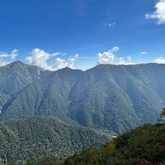 常念岳と蝶ヶ岳。
蝶ヶ岳って横長で何処までが蝶ヶ岳？(笑)
とにかくデカい！