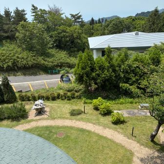 窓からの眺め。元は他の会社の保養所だったらしいです。