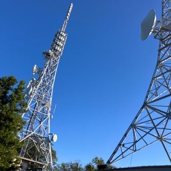 電波系、狭い環境系避けにもなる科学と文化の結果の一つ電波塔。ちなめっちゃある