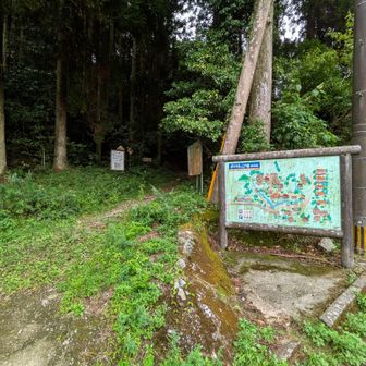奥平谷キャンプ場の入口でもあります。
