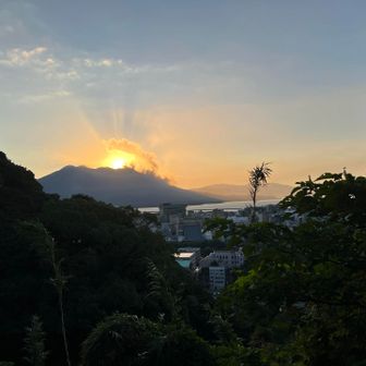 日が昇る