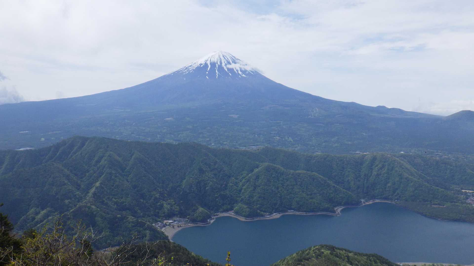 十二ヶ岳 | 十二の鋭峰を鎖・ロープ・ハシゴ・吊橋で越えるスリルの富士展望の山の写真