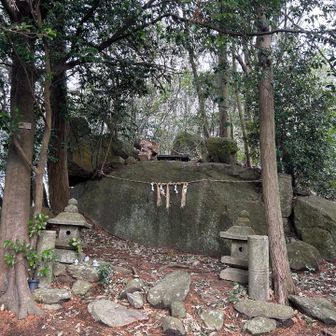 龍王山には寄り道で　岩に注連縄🪨
このコースもピークが多く有りますね