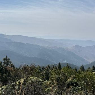 今日はPM2.5の影響で霞んでますが360°パノラマで景色は最高です♪