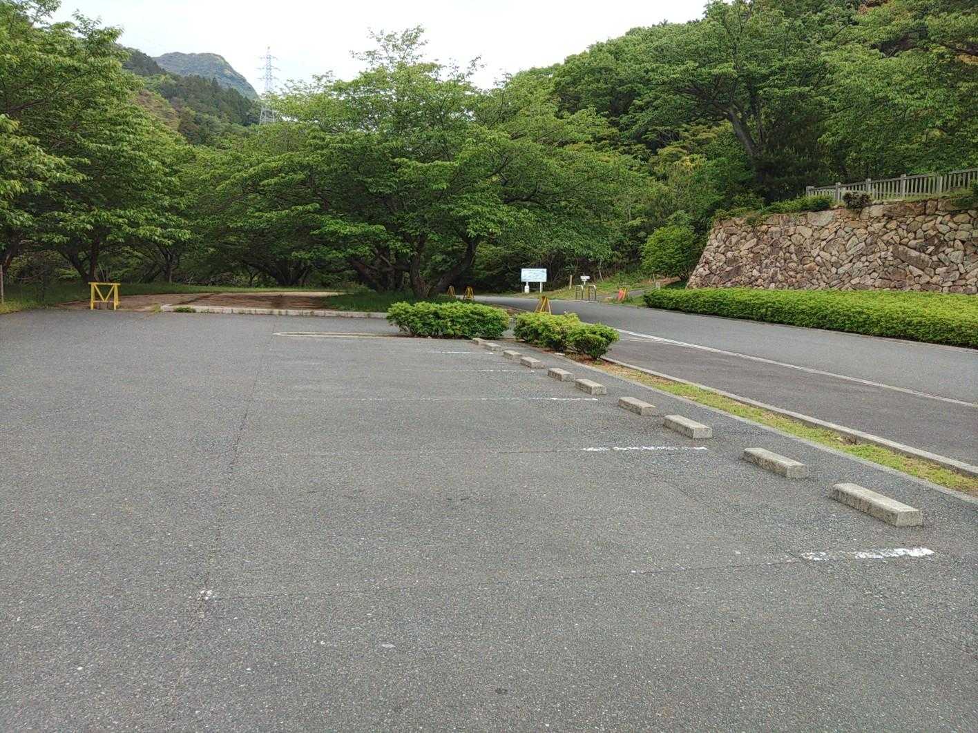 広い駐車場(トイレ有り) より スタート