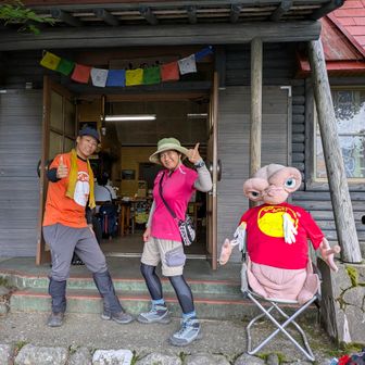 さぁ、お腹もこなれた〰️帰る前にETと暖色シャツ👚兄弟で📸