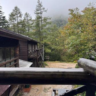 翌朝は雨。朝食後にもう一度内風呂に入ってから出発しました。