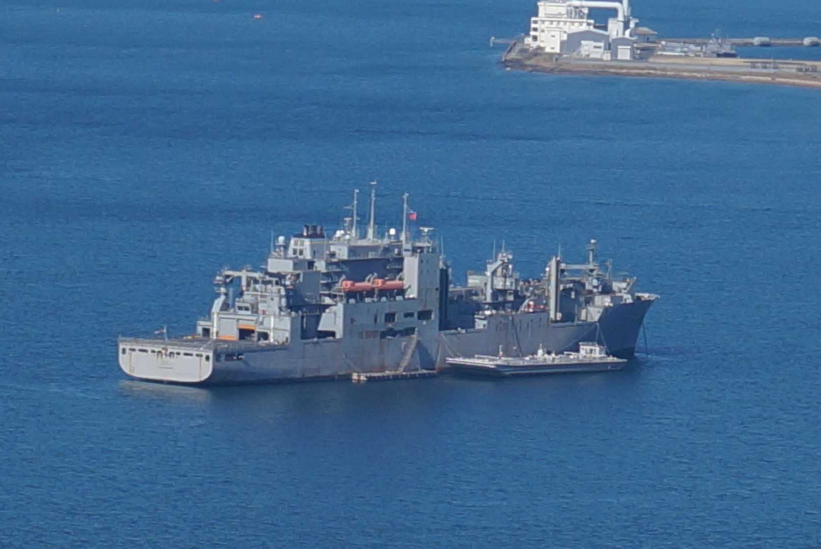 アメリカ海軍の船みたいですね