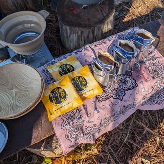 お昼ごはん
作る前に
とりあえずコーヒー飲んで
ホッとしょ♡

ハクちゃんからもらった
おやつ食べたぃしね。

かっちゃん
コーヒー係  𓂃 𓈒𖠚ᐝ

いつもおいしぃコーヒー
淹れてくれてありがとーぅ ꕤ︎︎·͜· ︎︎

oyama de cafe  𖠚ᐝ
open  ⍋ ⍋